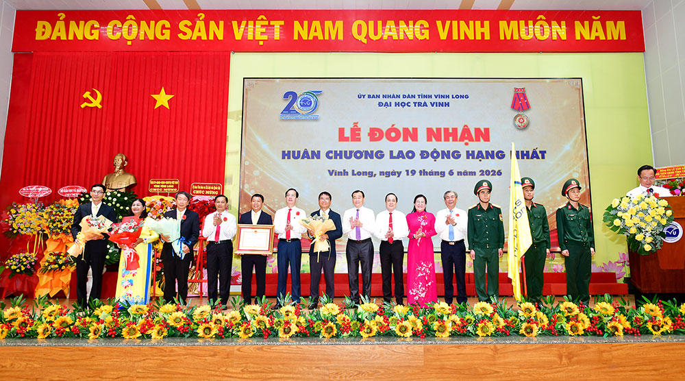 Đại học Trà Vinh kỷ niệm 20 năm thành lập và đón nhận Huân chương Lao động hạng Nhất