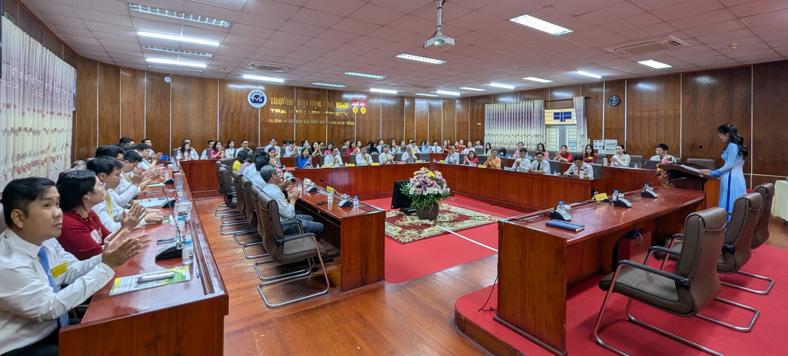 Quang cảnh hội nghị